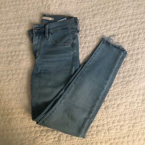 720 Levi’s skinny jeans